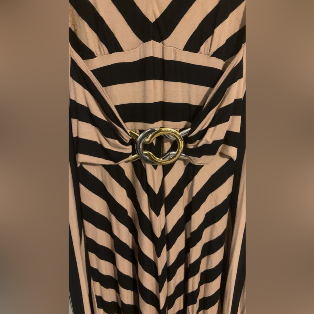 Nice Liz Lange dress